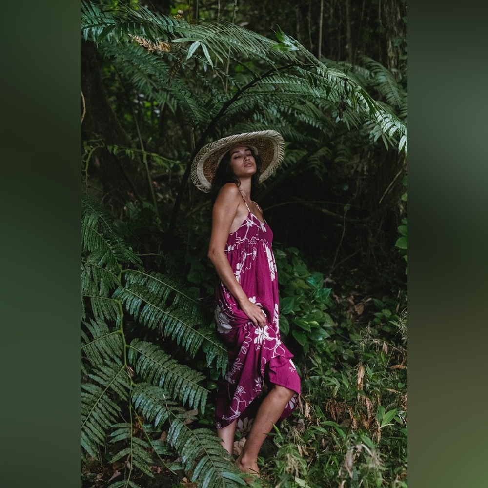 🌺 S O L D 🌺 Eimeo Kohatu Dress in Ahiri Fushia